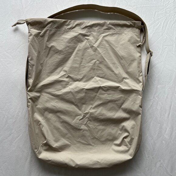 Uniqlo U Drawstring Shoulder Bag Natural - Picture 11 of 15